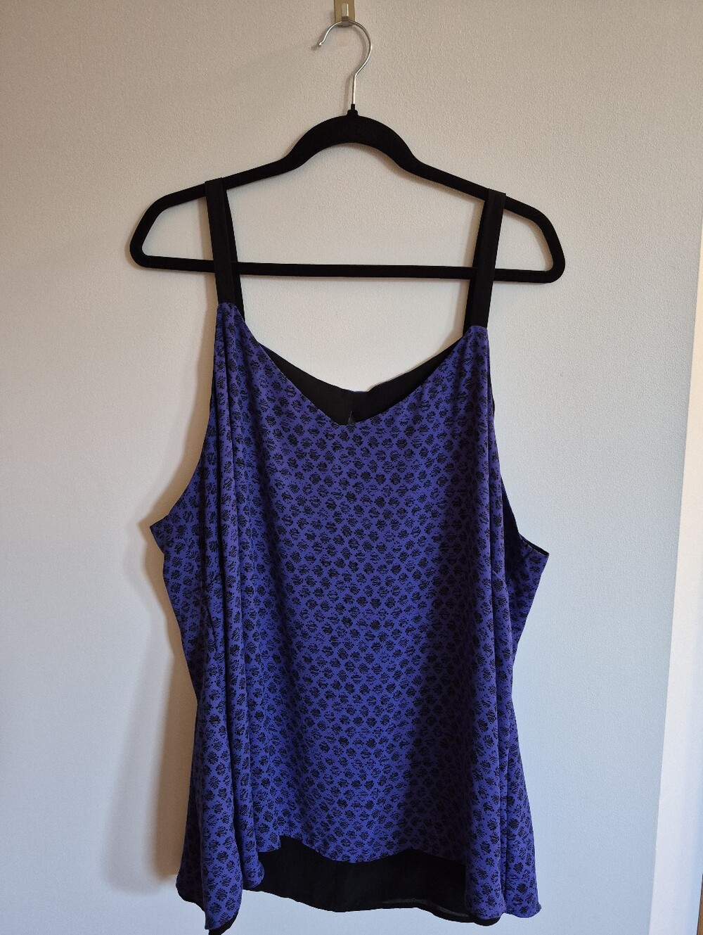 Plus Size Blue/Black Printed Reversible To Black Sleeveless Blouse Size 24